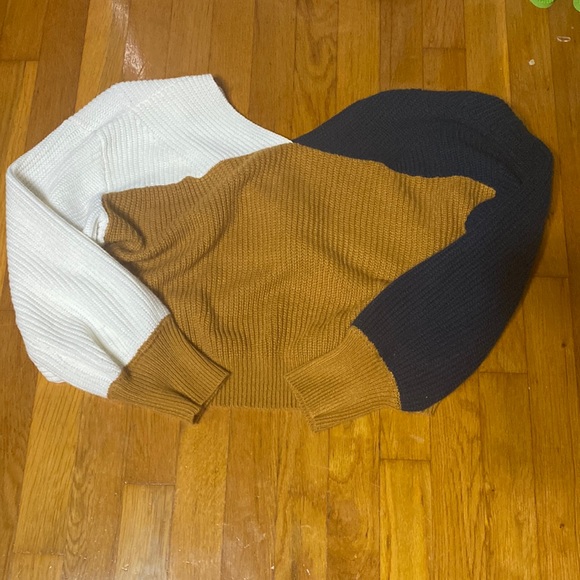 Sweaters - Colorblock sweater